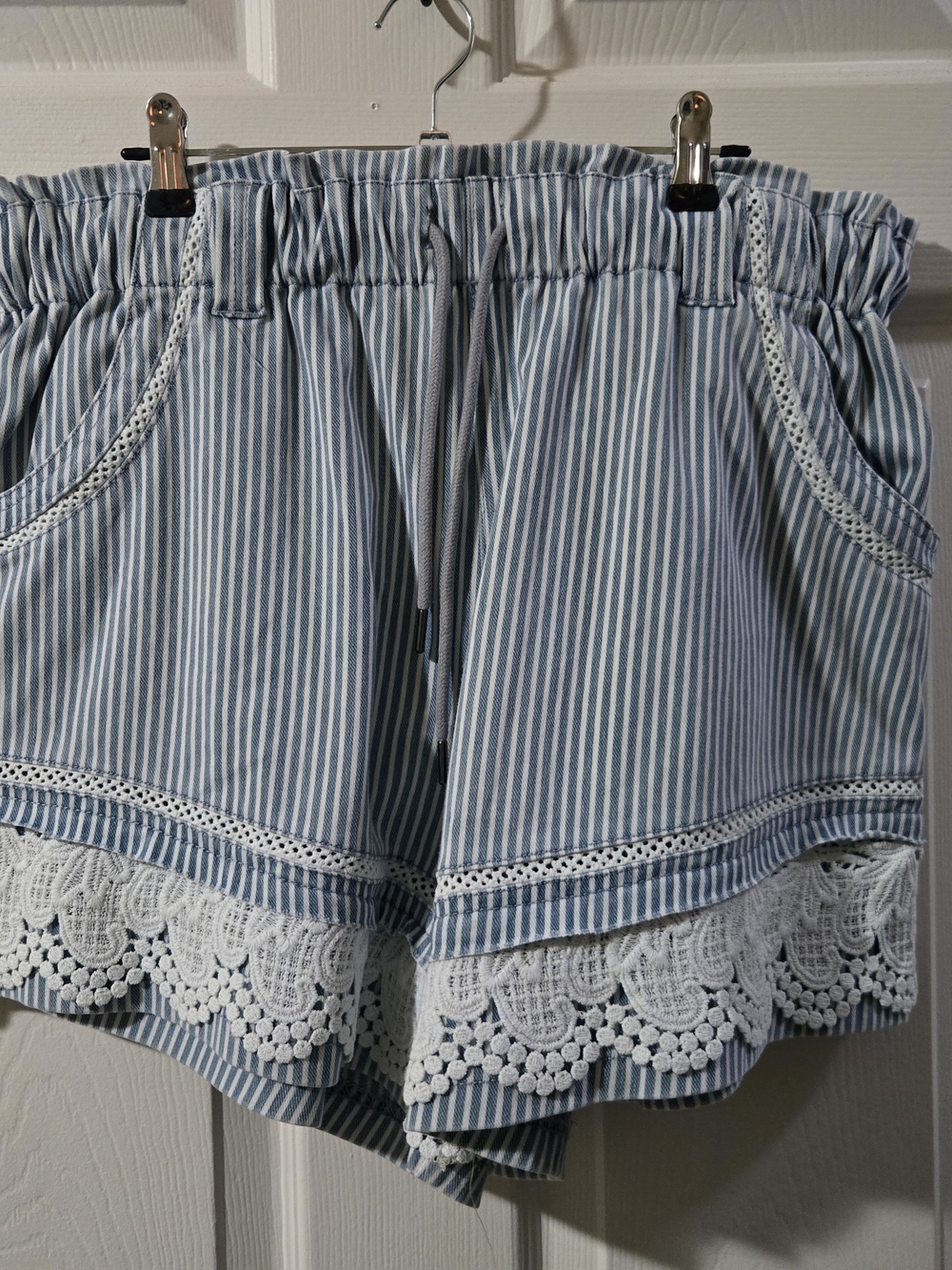NWOT Striped Blue Lace-Trim Women’s Drawstring Shorts